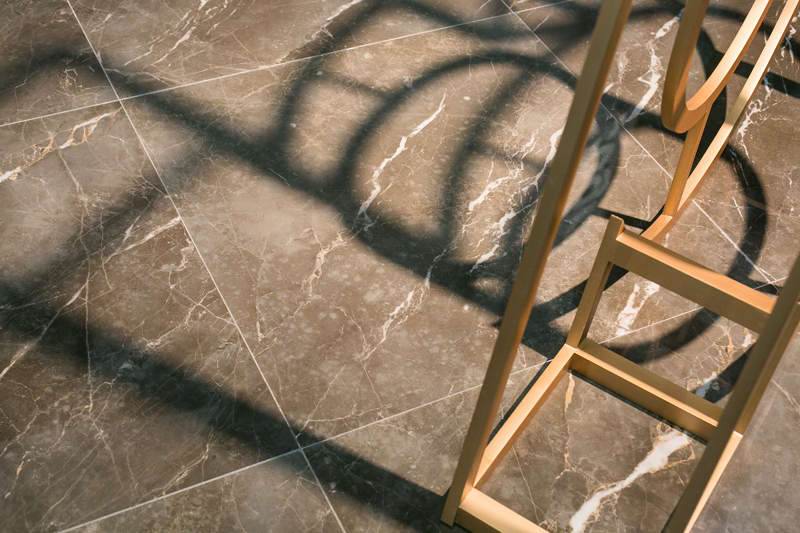 porcelanato marmorizado escuro