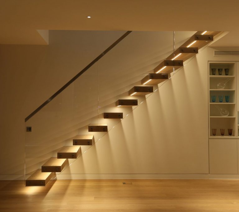 escada-iluminada-arquitetura